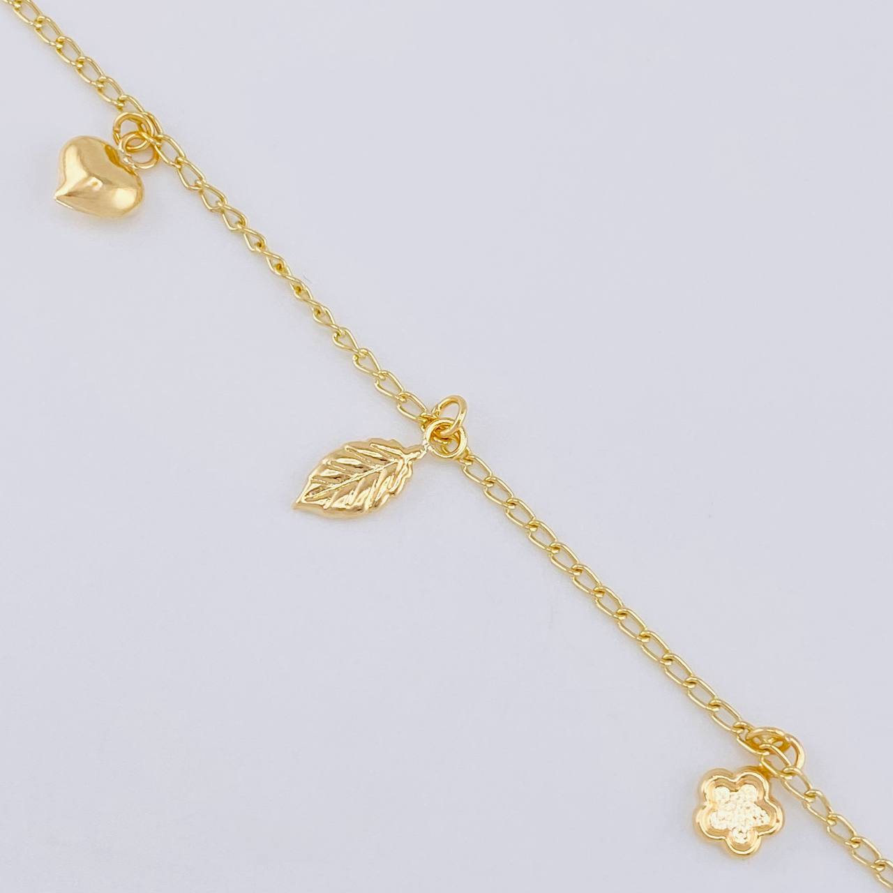 Pulso Espiga Dijes 2.6 g / 7 in / 1.6 mm Oro Amarillo 18K