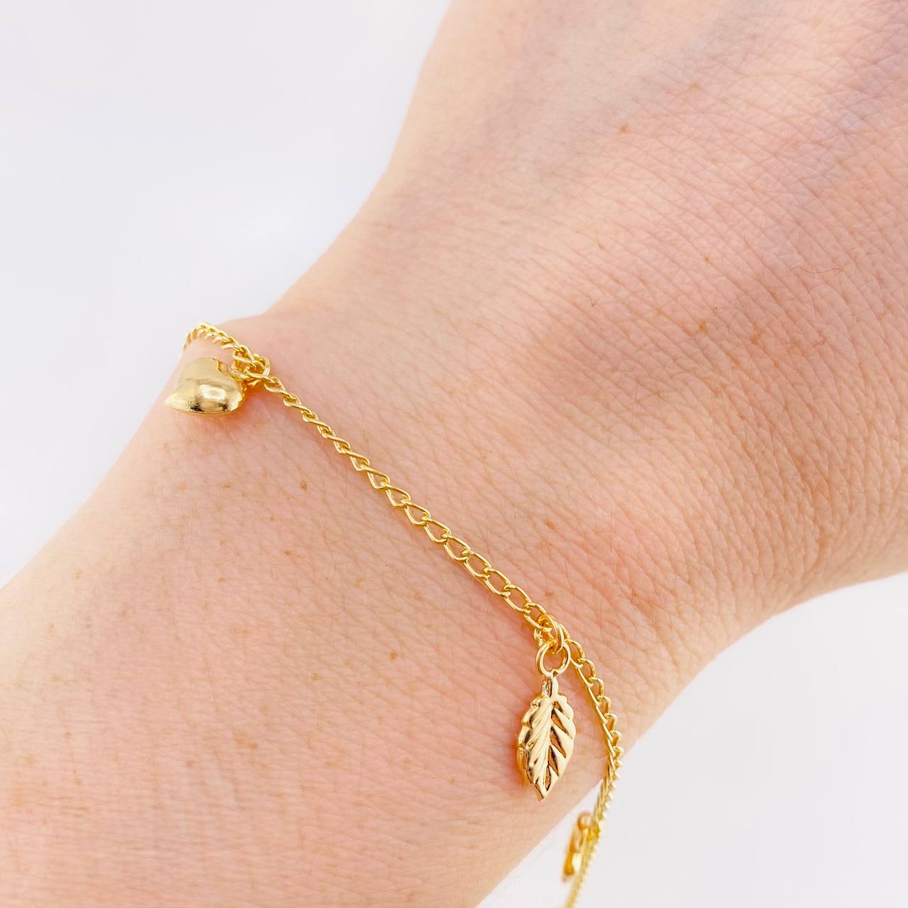 Pulso Espiga Dijes 2.6 g / 7 in / 1.6 mm Oro Amarillo 18K