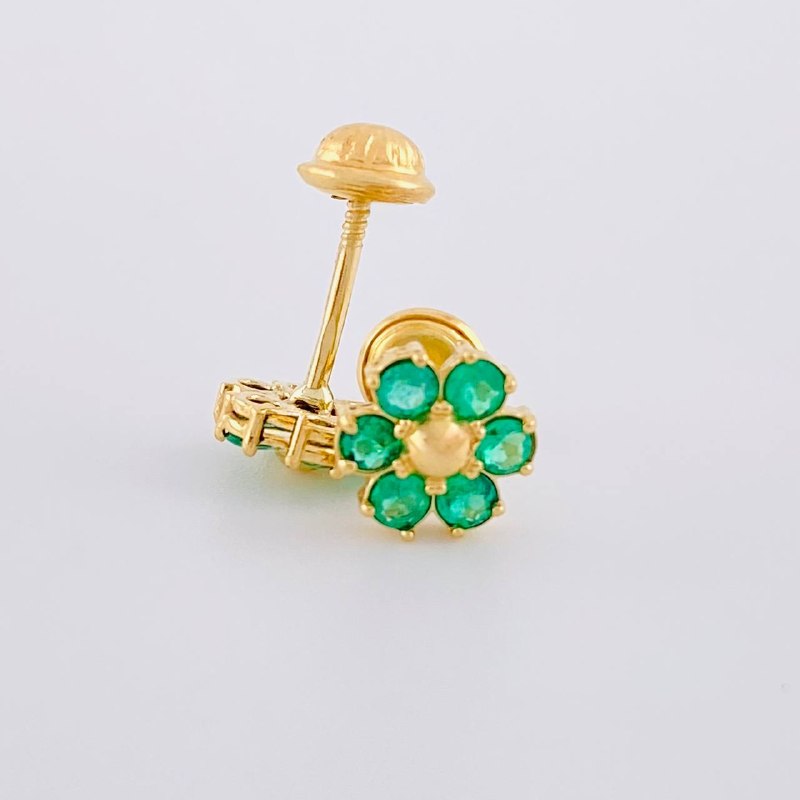 Topos Flor Esmeralda 40Pts 1.4 g / in / 7 mm Oro Amarillo 18K