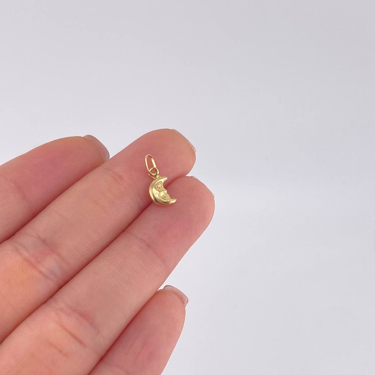 Pendant Half Moon 0.2 g / 1/2 in Yellow Gold 18K