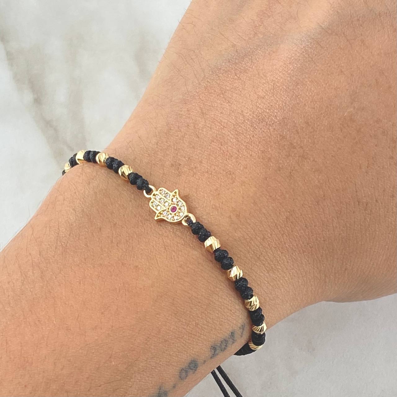 Pulsera Negra Mano Hamsa 1.25gr / Oro 18K *