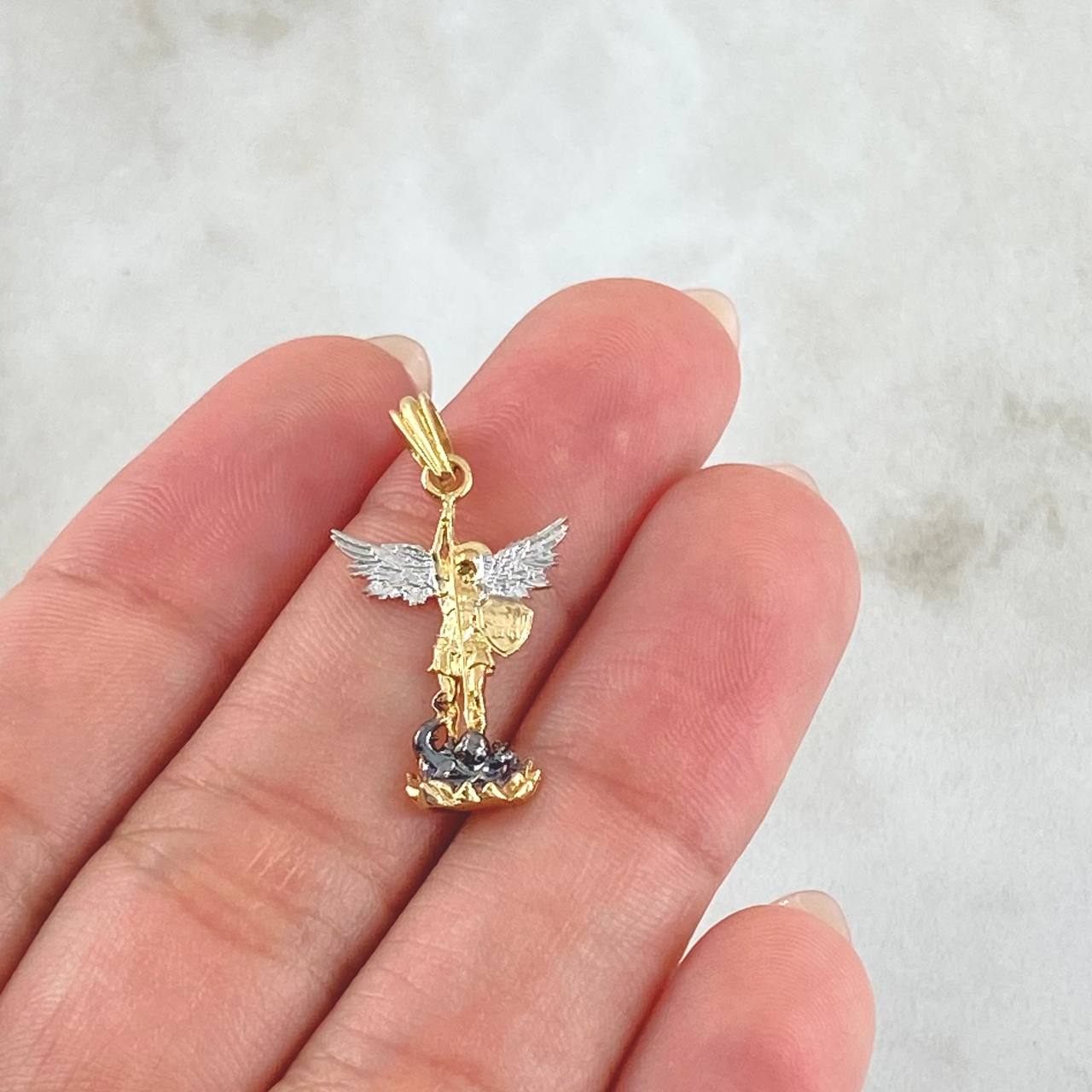 San Miguel Pendant 1.7gr / 2.7cm (1.1in) / 18K Gold ©