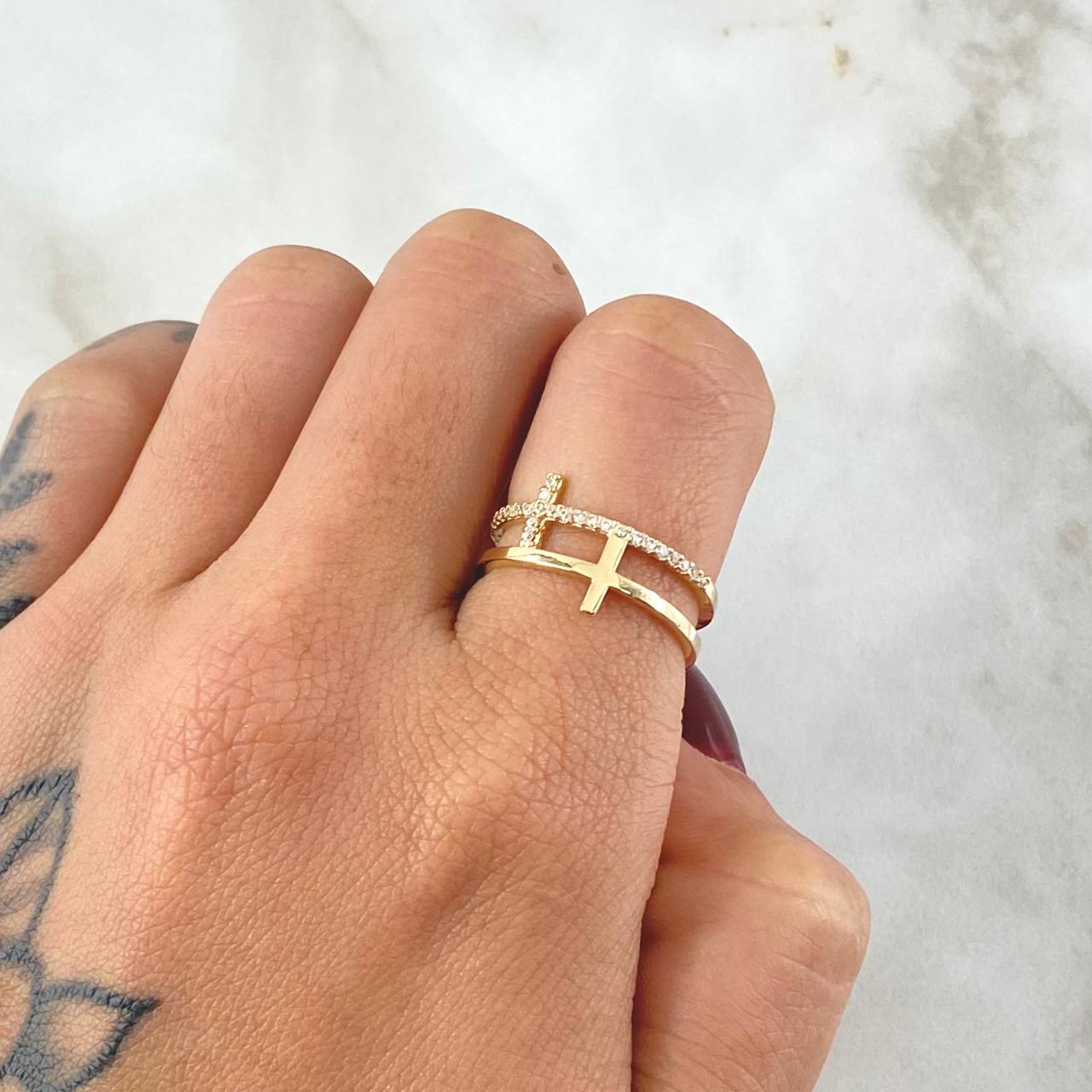 Double Cross Ring 2.65gr / Size 6 1/4 / 18K Gold ©