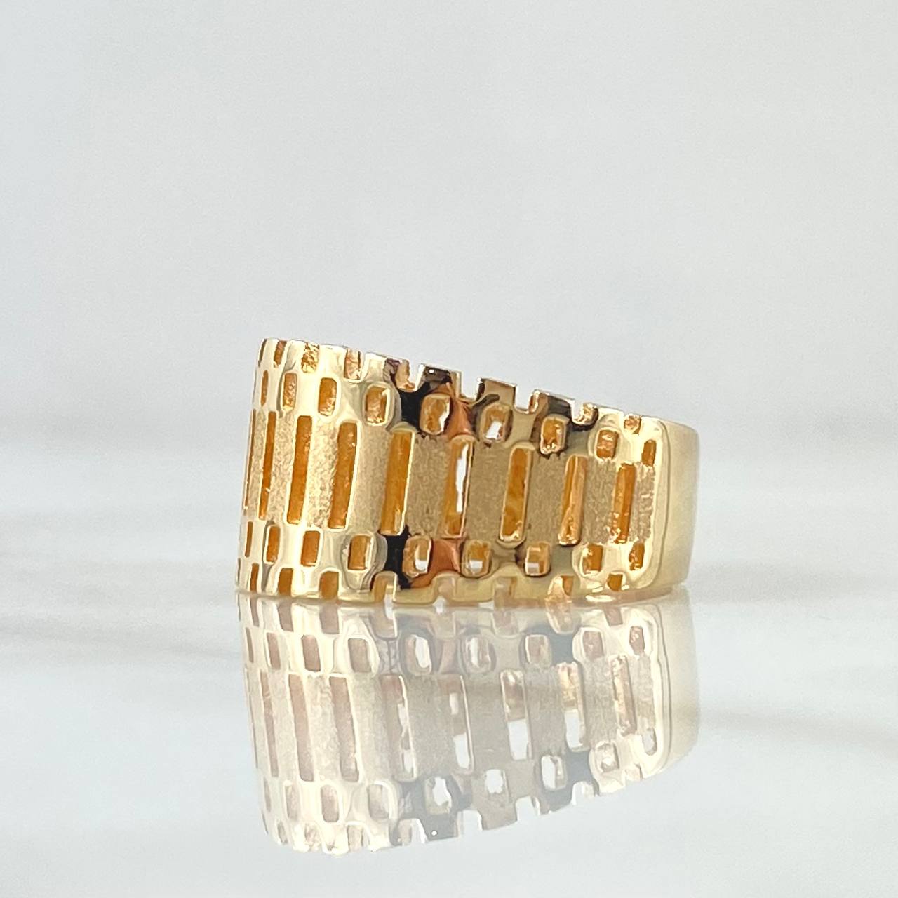 Rustic Maya Ring 4.8gr / Size 7 3/4 / 18K Gold ©