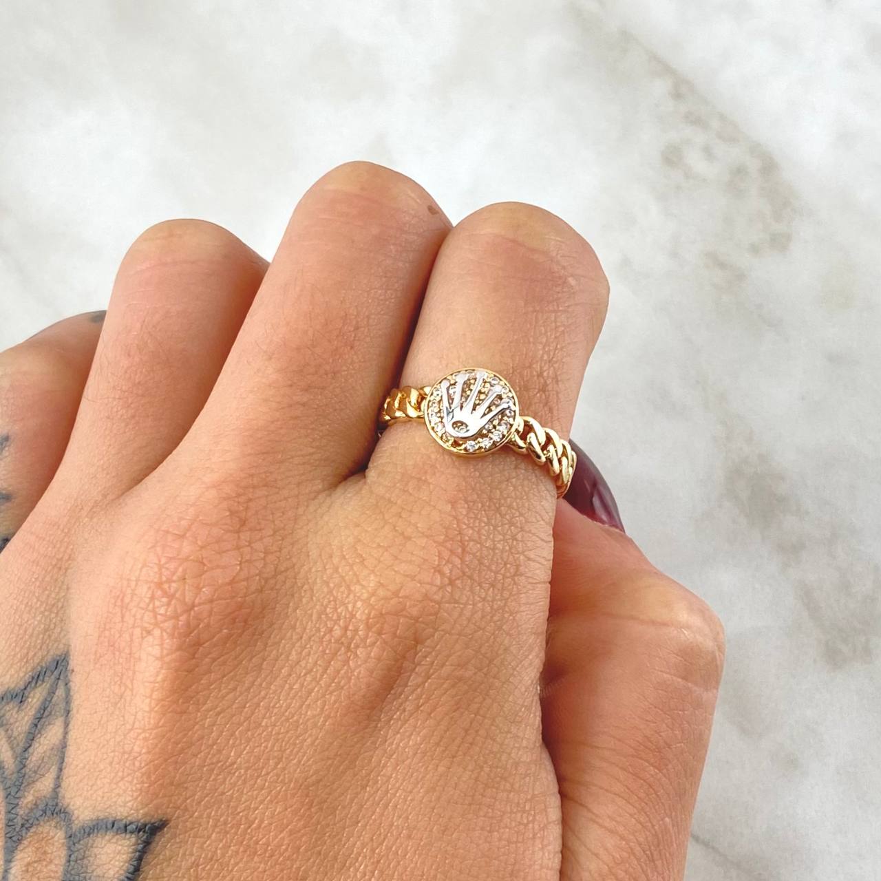 Anillo Corona Cubano 4.1gr / T7 1/4 / Oro 18K ©