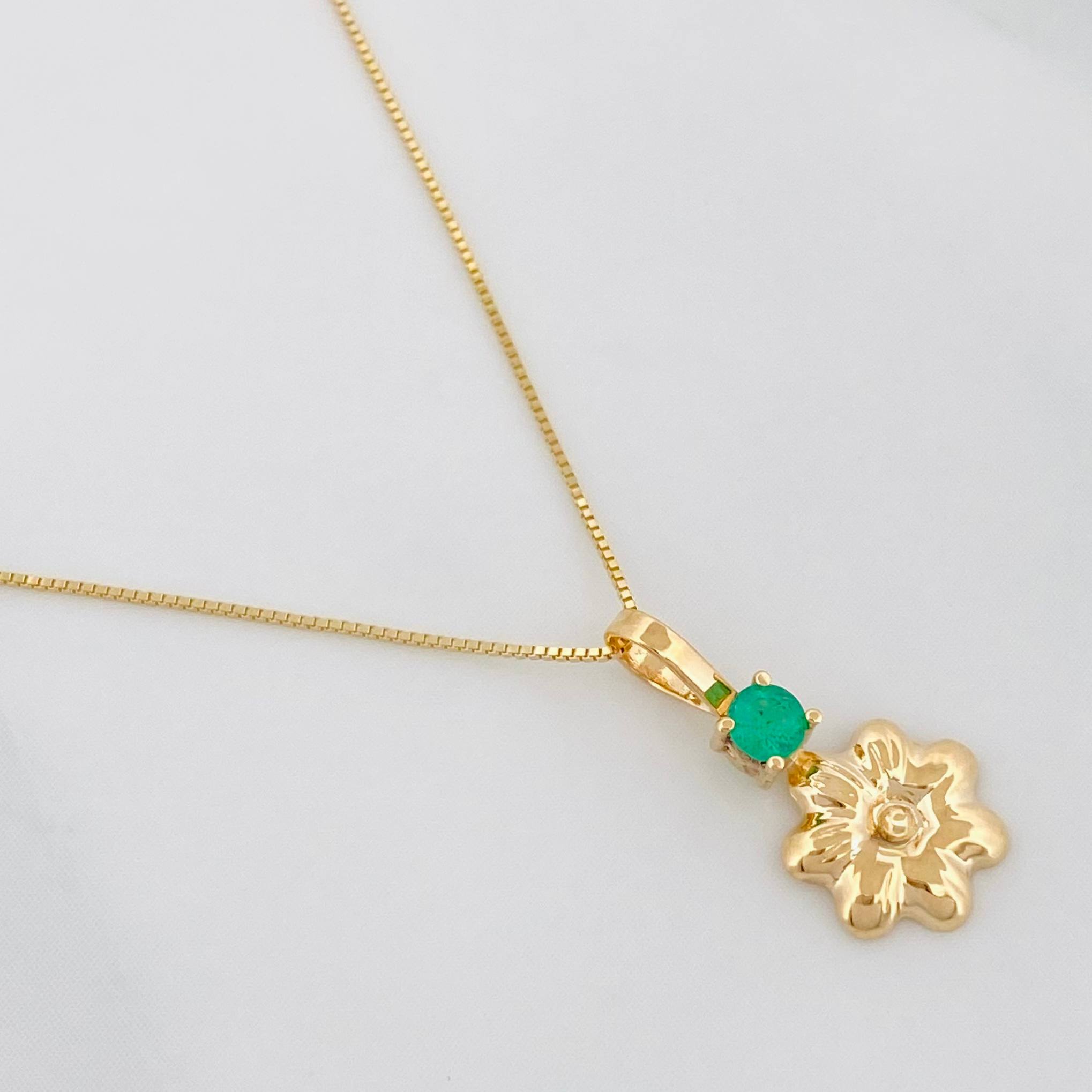 Set Cadena Veneciana + Dije Flor Esmeralda 06Pts / 1.3 g / 19 3/4 in Oro Amarillo 18K