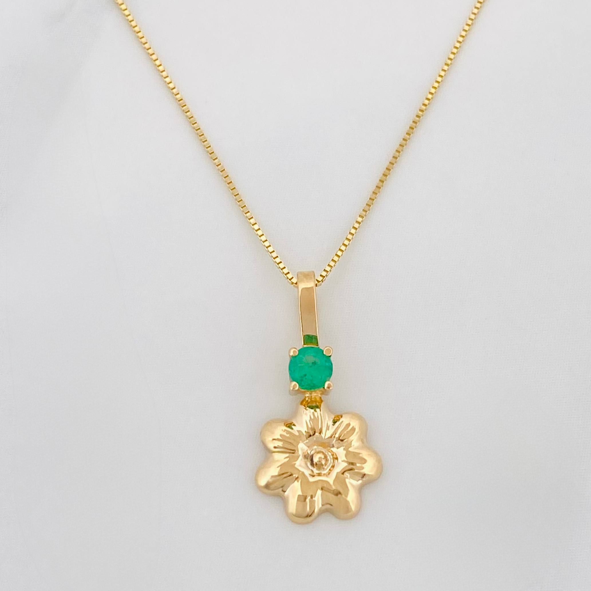 Set Cadena Veneciana + Dije Flor Esmeralda 06Pts / 1.3 g / 19 3/4 in Oro Amarillo 18K