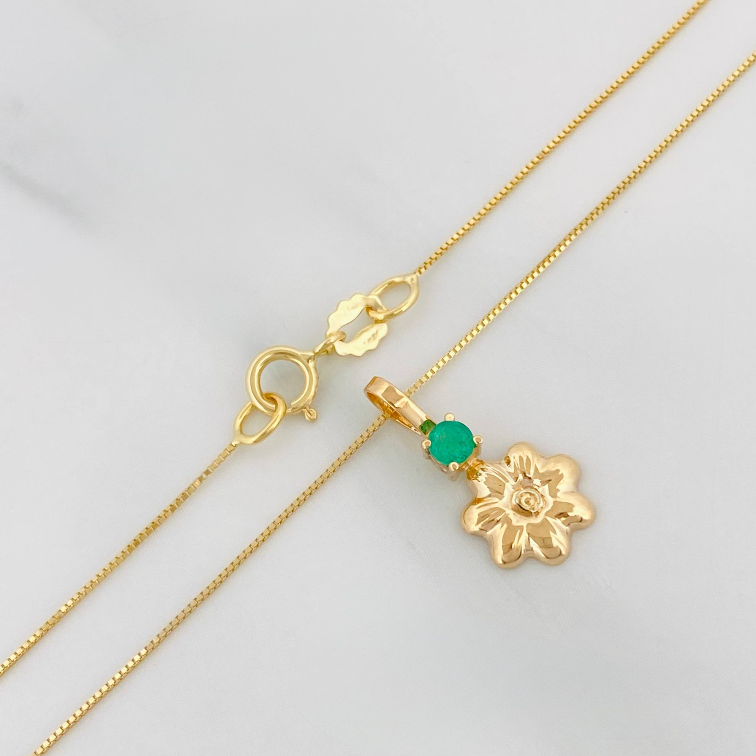 Set Cadena Veneciana + Dije Flor Esmeralda 06Pts / 1.3 g / 19 3/4 in Oro Amarillo 18K