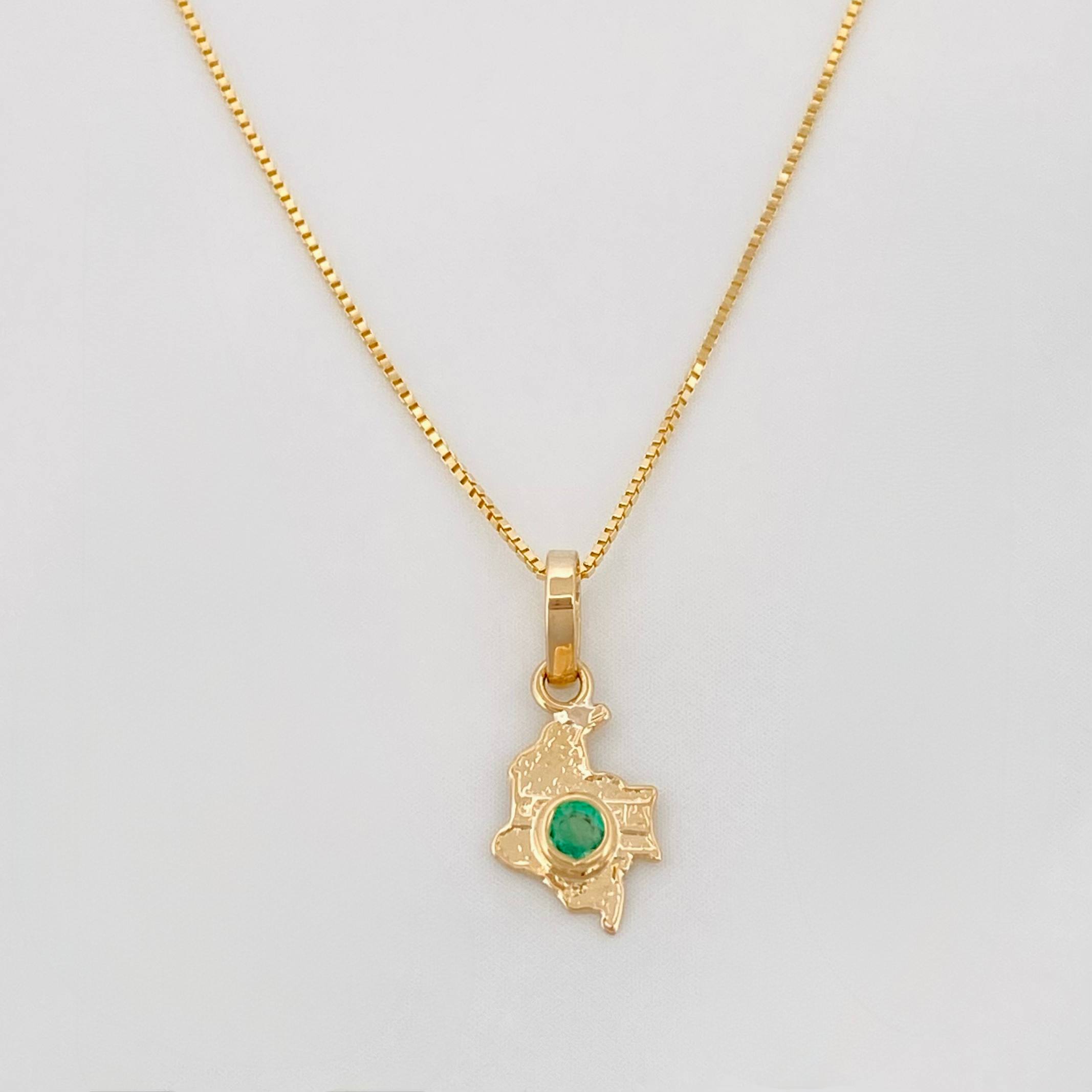 Set Cadena Veneciana + Dije Mapa Esmeralda 03Pts / 1.25 g / 17 3/4 in Oro Amarillo 18K