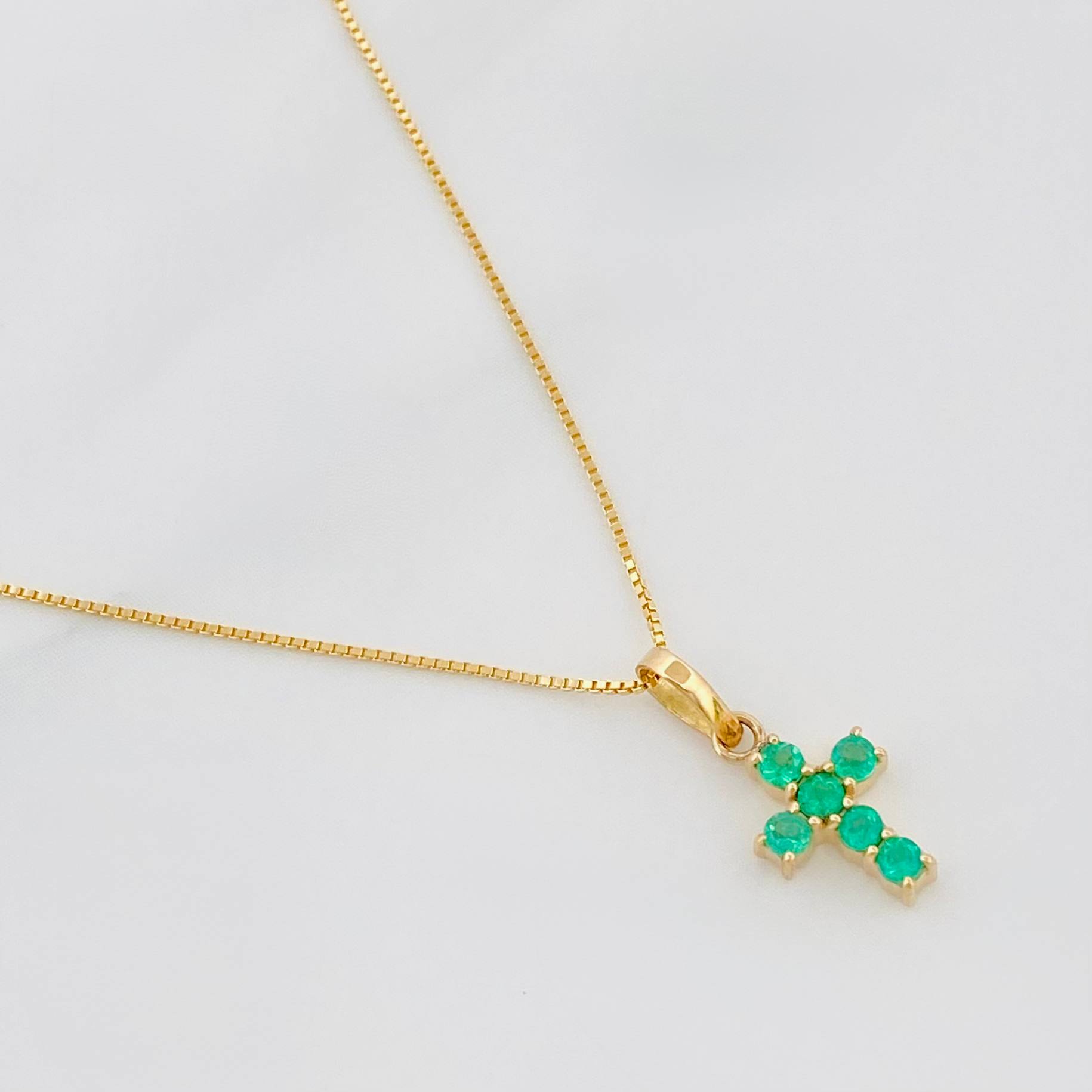 Set Cadena Veneciana + Dije Cruz Esmeralda 22Pts / 1.45 g / 17 3/4 in Oro Amarillo 18K