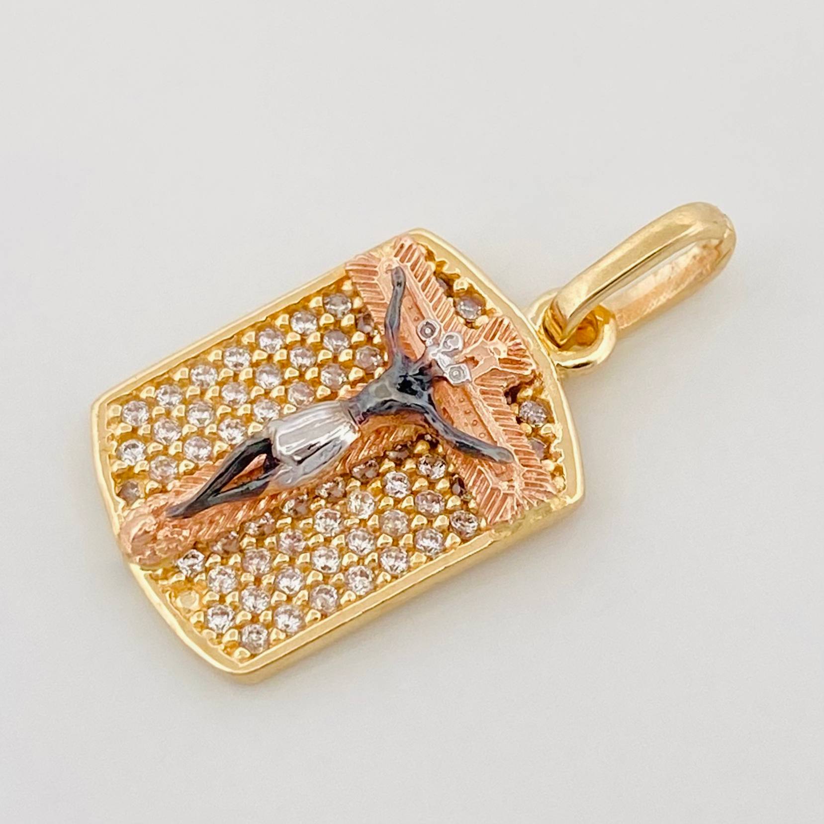 Pendant Christ 2.7 g / 3/4 in Three Golds 18K