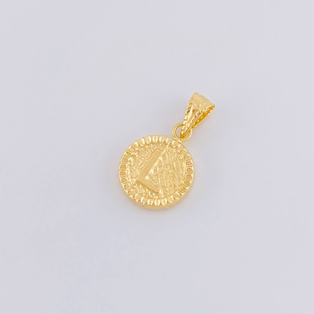 Pendant Letter L Framed Border 0.55g / 3/4 in Yellow Gold 18K