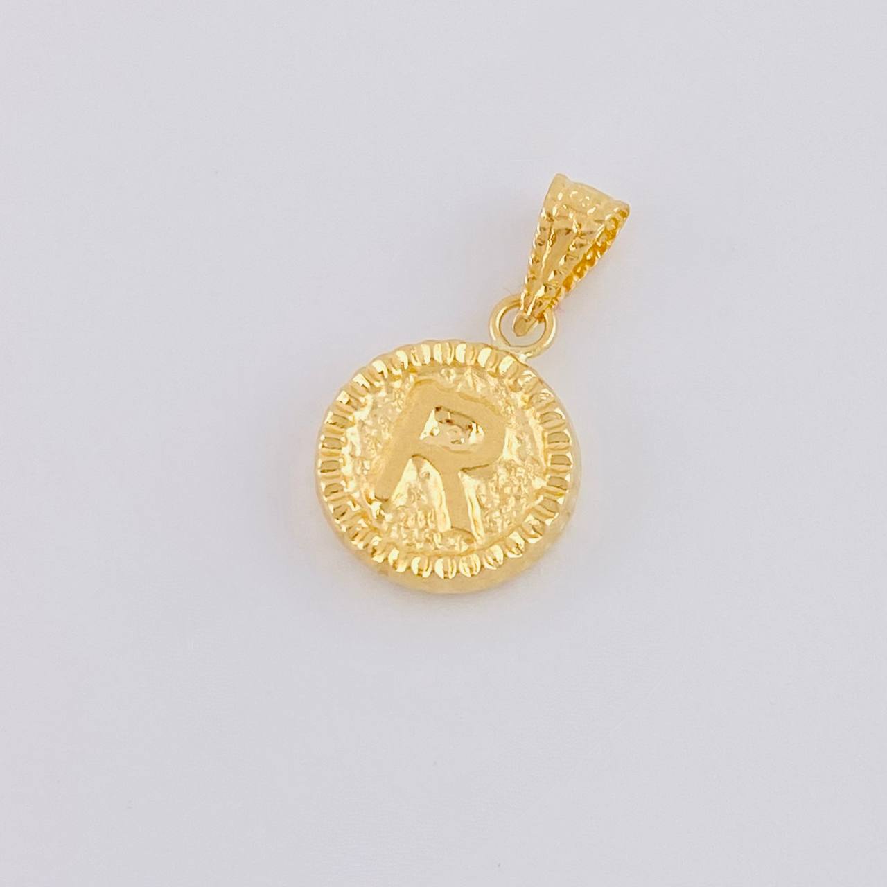 Dije Letra R Marco Bordeado 0.6g / 3/4 in Oro Amarillo 18K