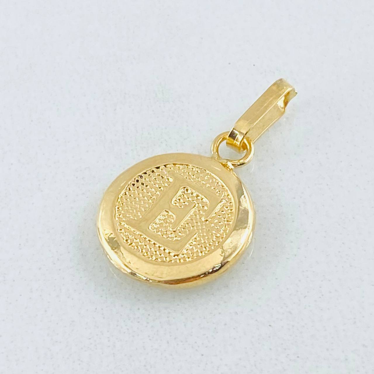 Pendant Letter E 0.65gr / 0.8in / 18K Gold