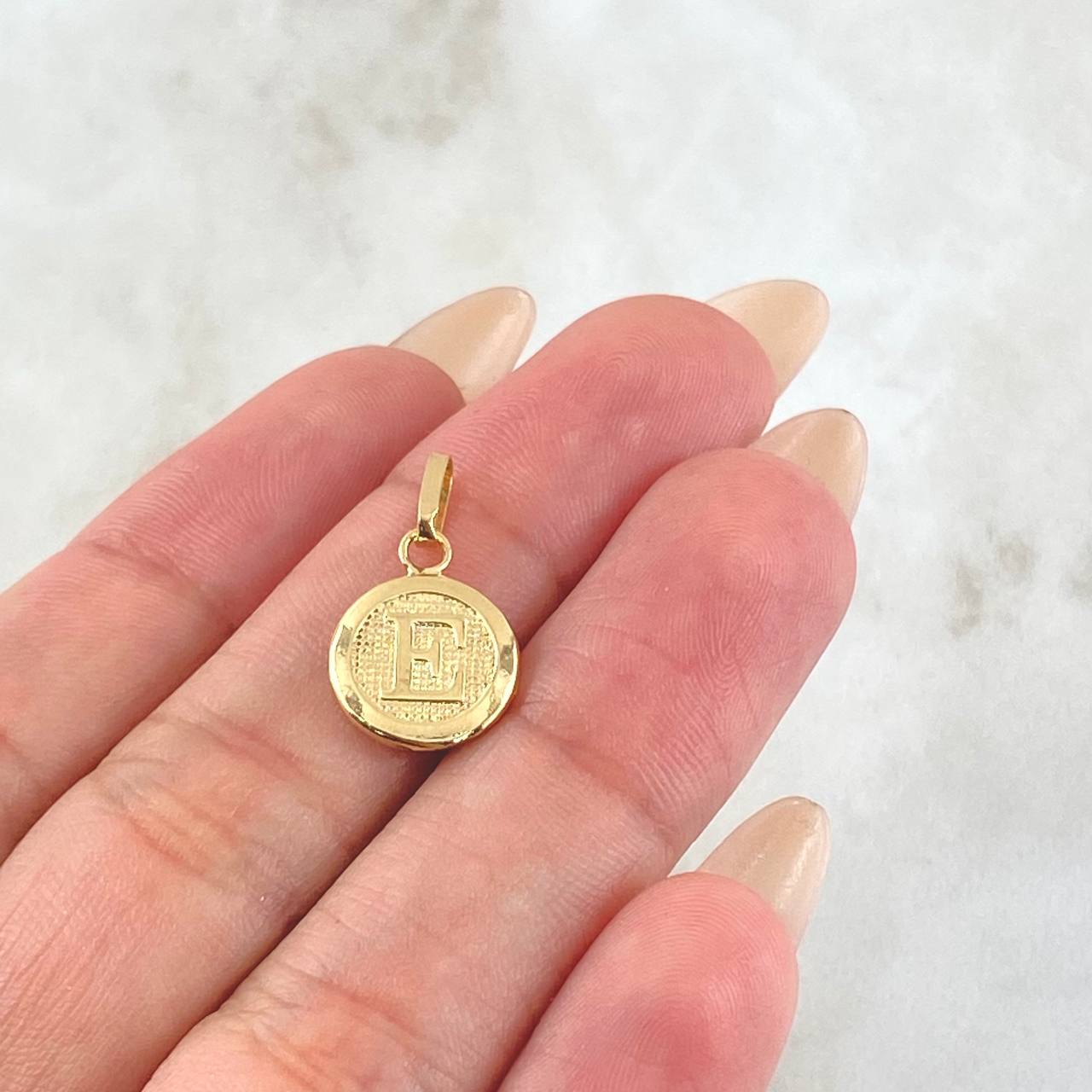 Pendant Letter E 0.65gr / 0.8in / 18K Gold