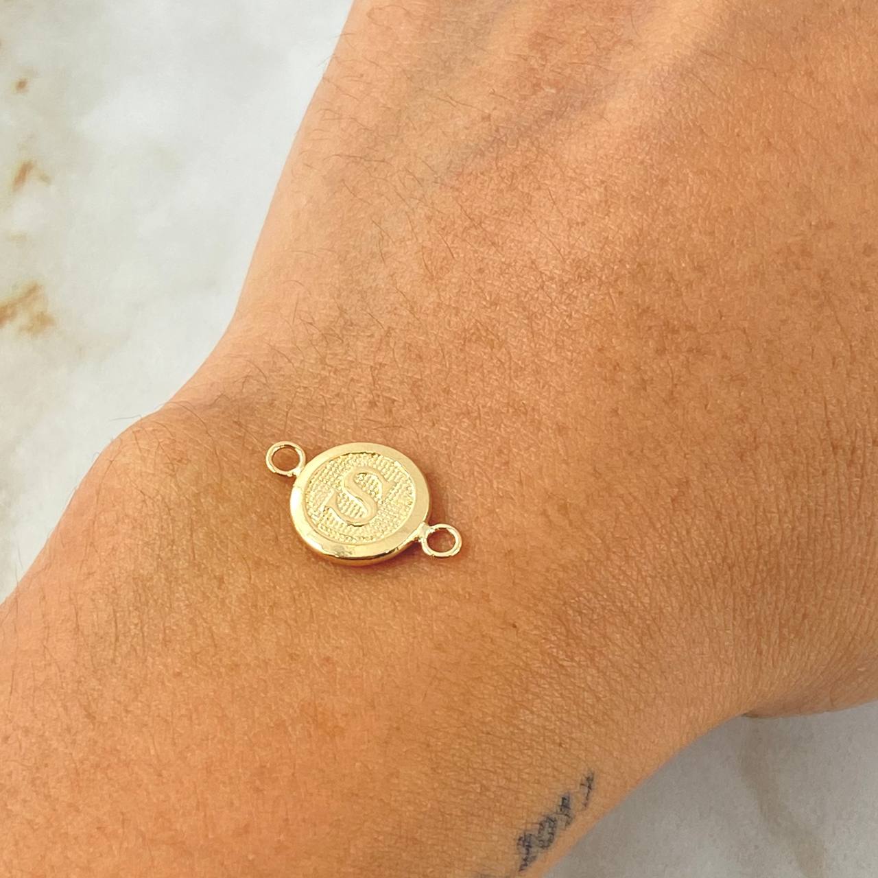 Herraje Letra S 0.6gr / 1.8cm / Oro Amarillo 18K