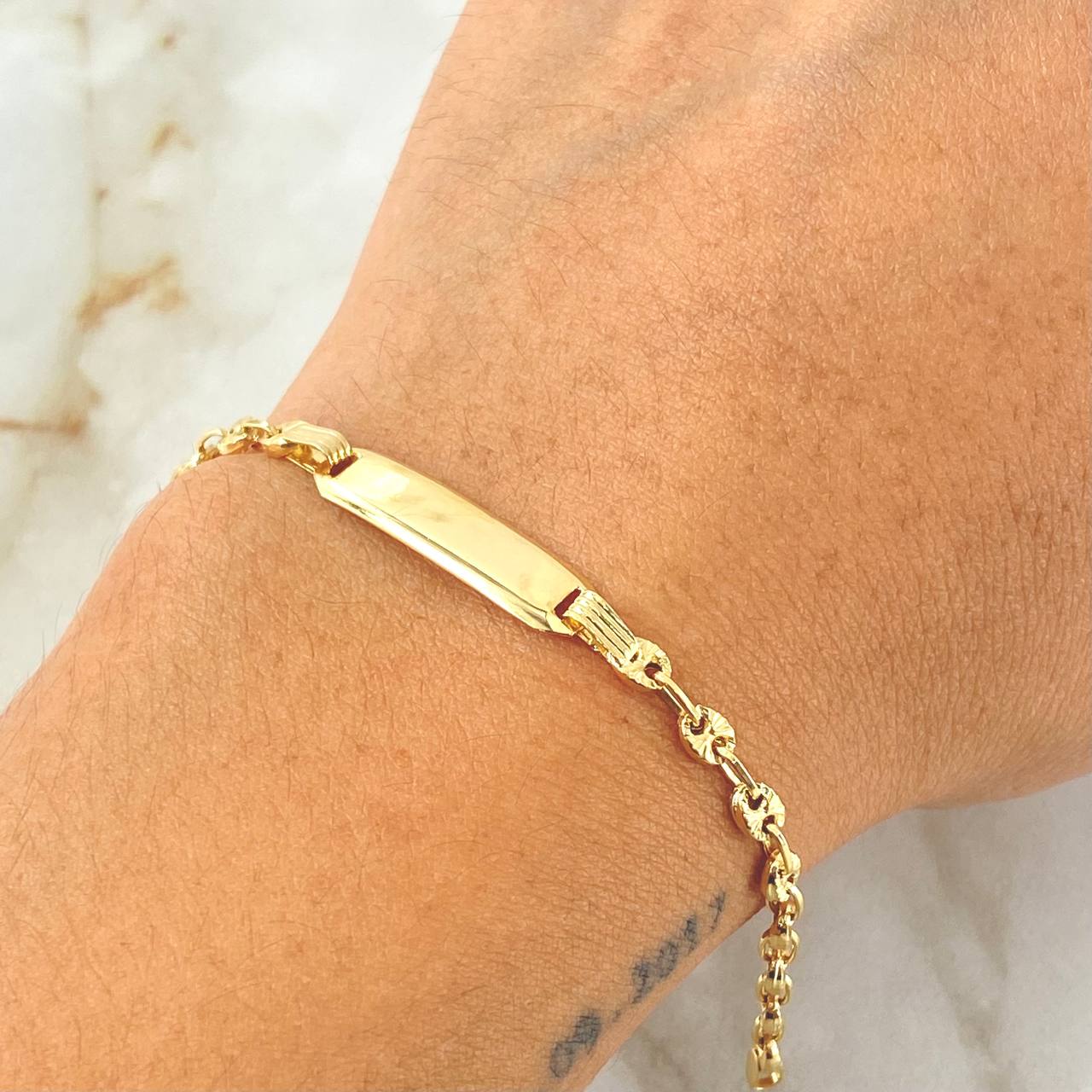 Baby Bracelet GC Rectangular Plate 2.6gr / 5.5in / 18K Gold ©