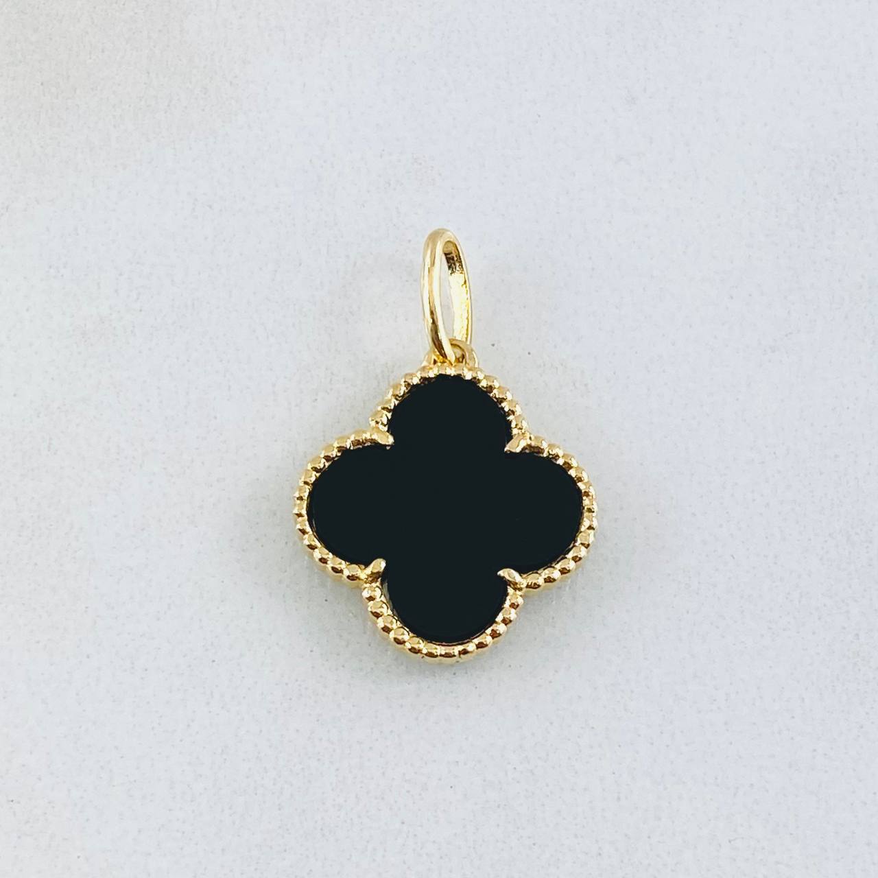 Black Clover Pendant 1.9gr / 2.2cm / 18K Yellow Gold ©