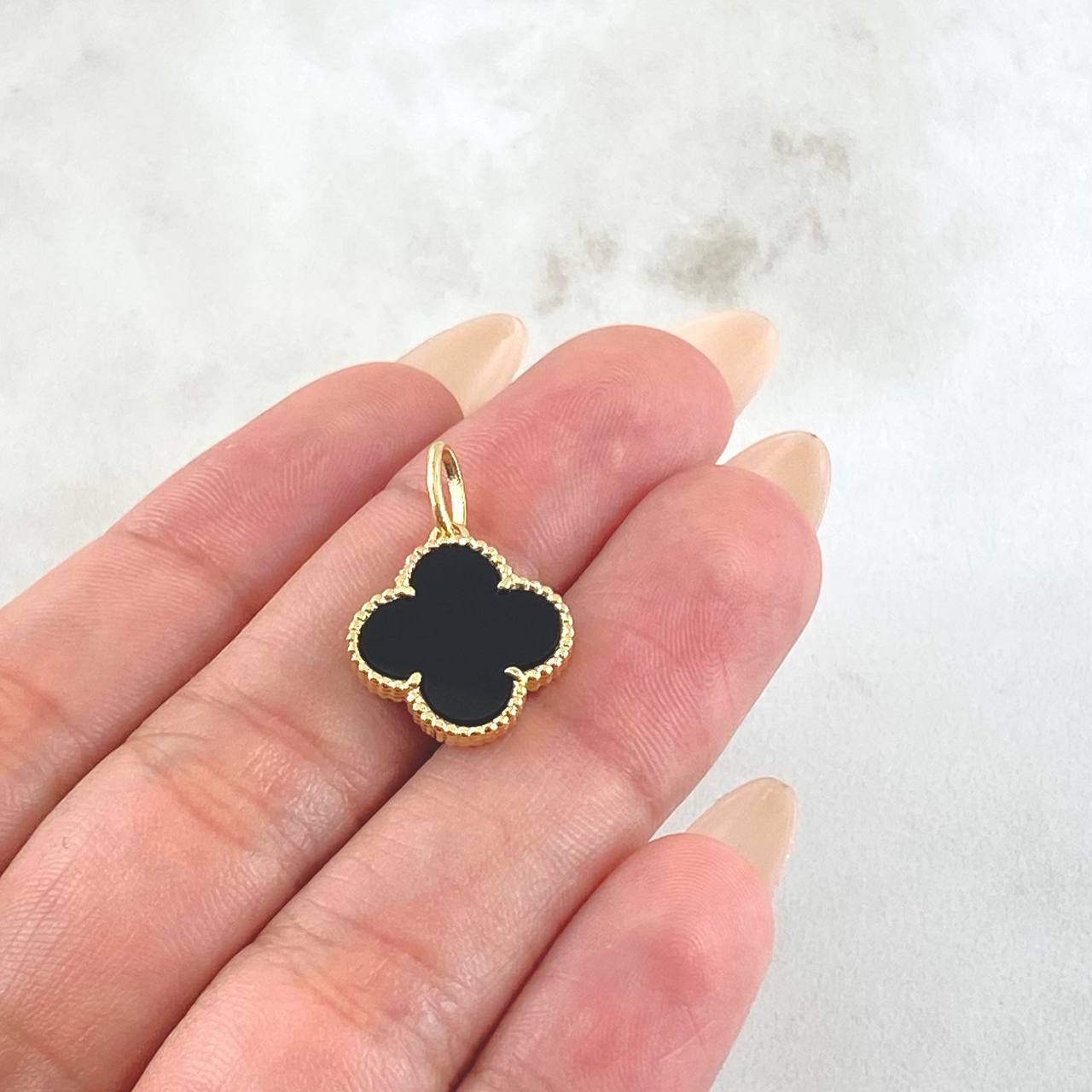 Black Clover Pendant 1.9gr / 2.2cm / 18K Yellow Gold ©