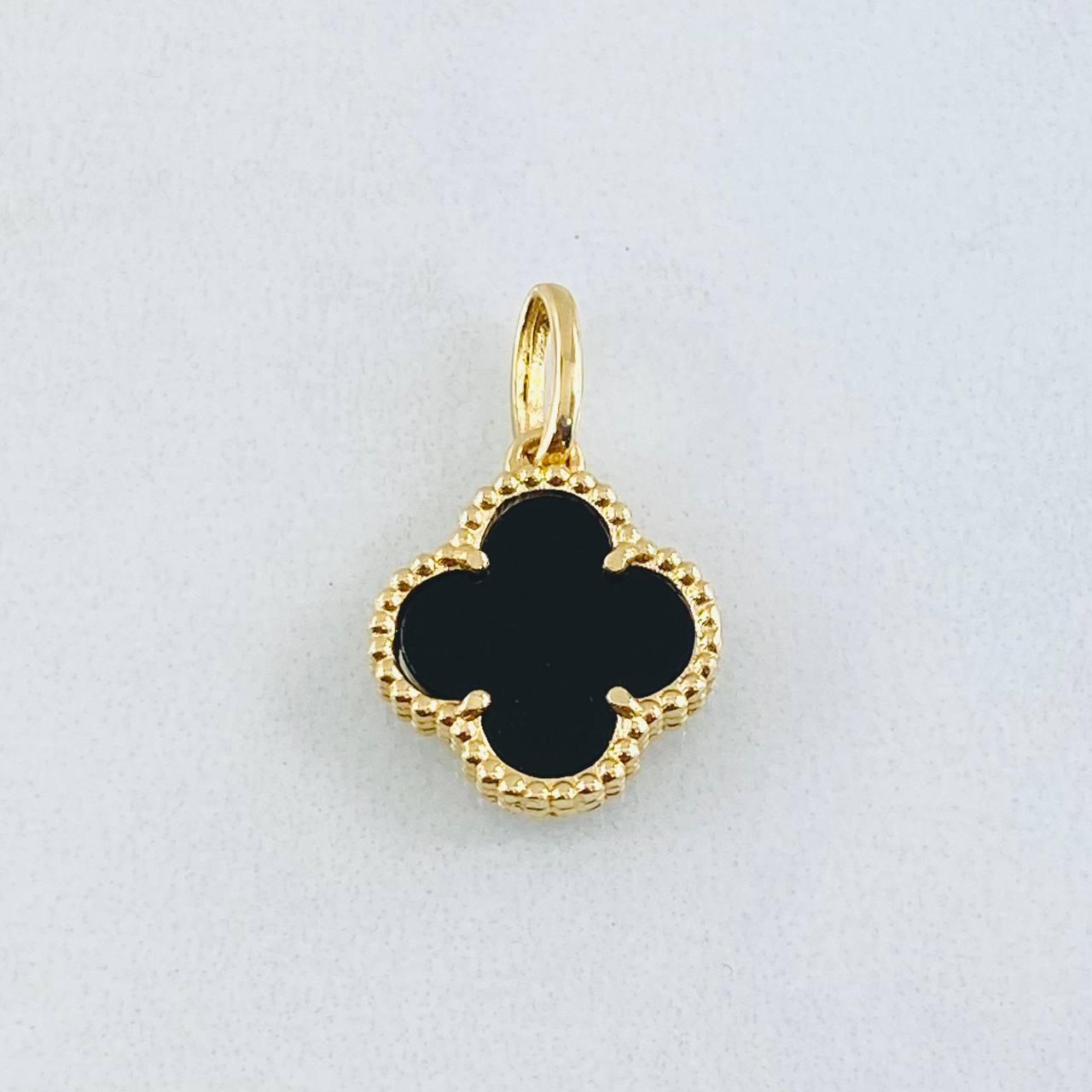 Clover Pendant Black 1.6gr / 3/4 in / 18K Yellow Gold Special Birth