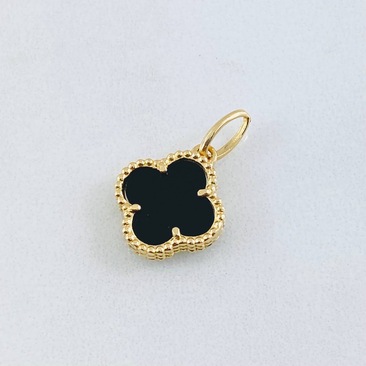 Clover Pendant Black 1.6gr / 3/4 in / 18K Yellow Gold Special Birth