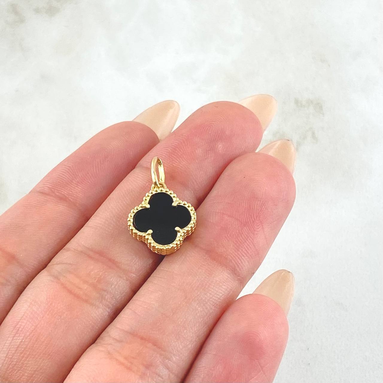 Clover Pendant Black 1.6gr / 3/4 in / 18K Yellow Gold Special Birth