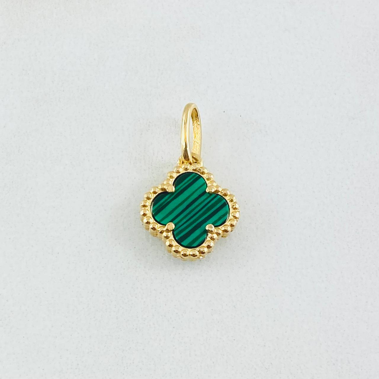 Clover Pendant Green 1.3gr / 3/4 in / 18K Yellow Gold Special Finish