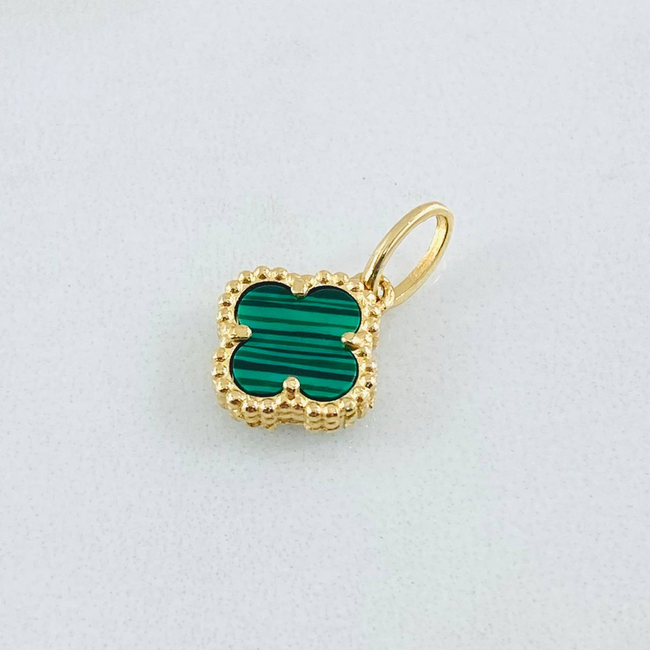 Clover Pendant Green 1.3gr / 3/4 in / 18K Yellow Gold Special Finish