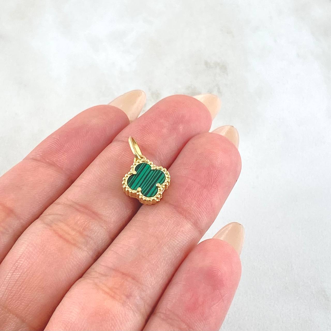 Clover Pendant Green 1.3gr / 3/4 in / 18K Yellow Gold Special Finish
