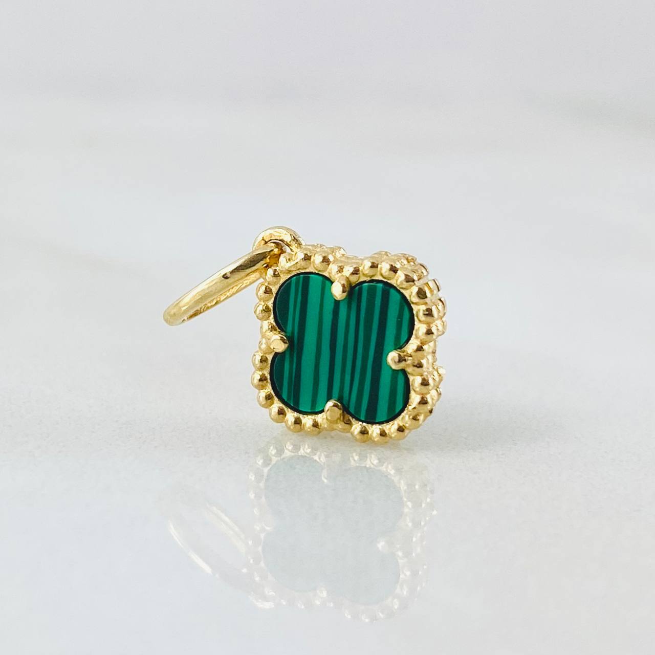 Clover Pendant Green 1.3gr / 3/4 in / 18K Yellow Gold Special Finish