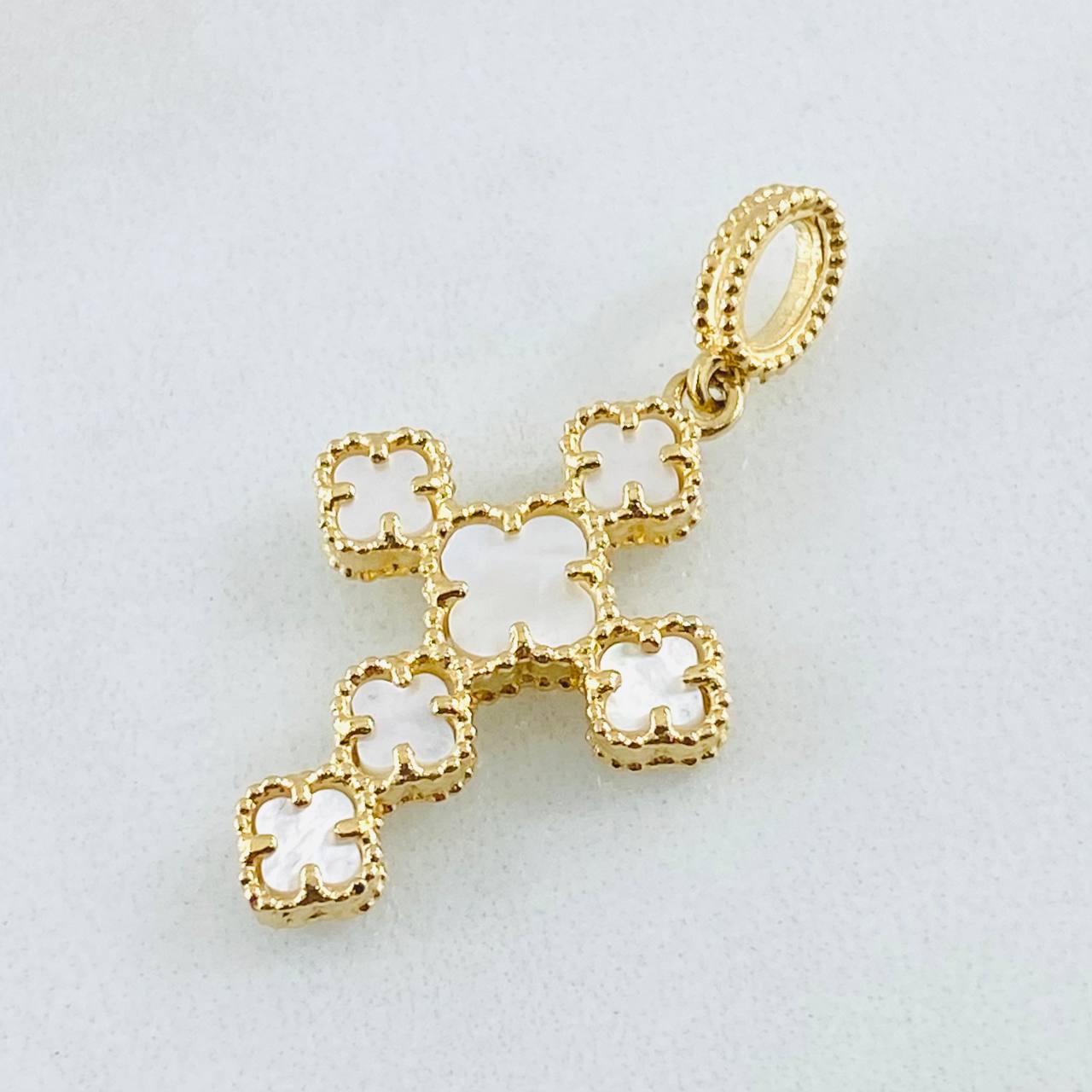 Clover Cross Pendant White 2.7gr / 1.3in / 18K Yellow Gold ©