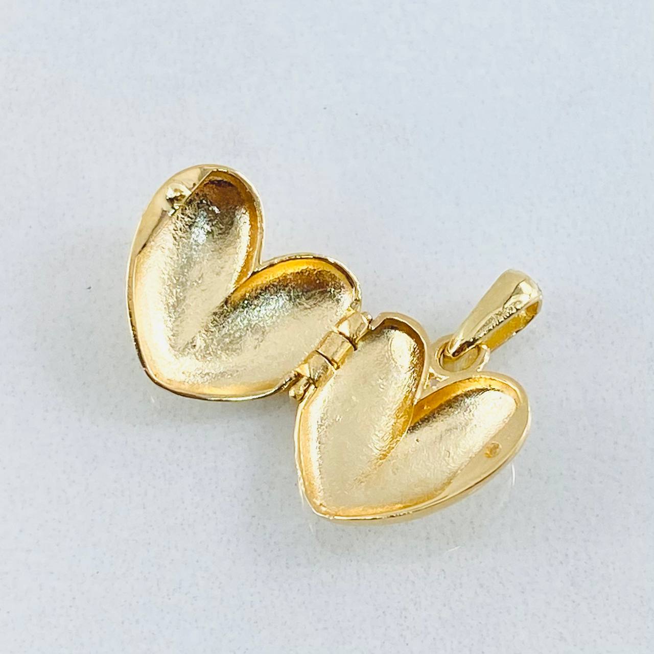 Heart Pendant Locket 2.8gr / 3/4 in / 18K Gold