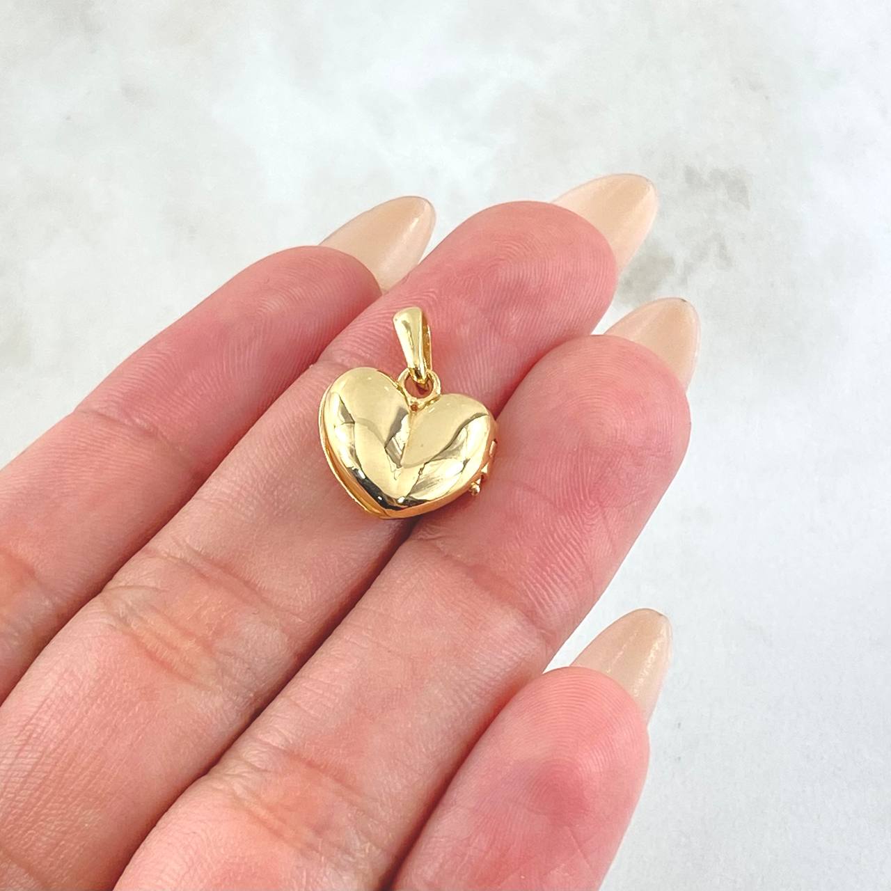 Pendant Locket Heart 2.7gr / 0.7in / 18K Gold ©