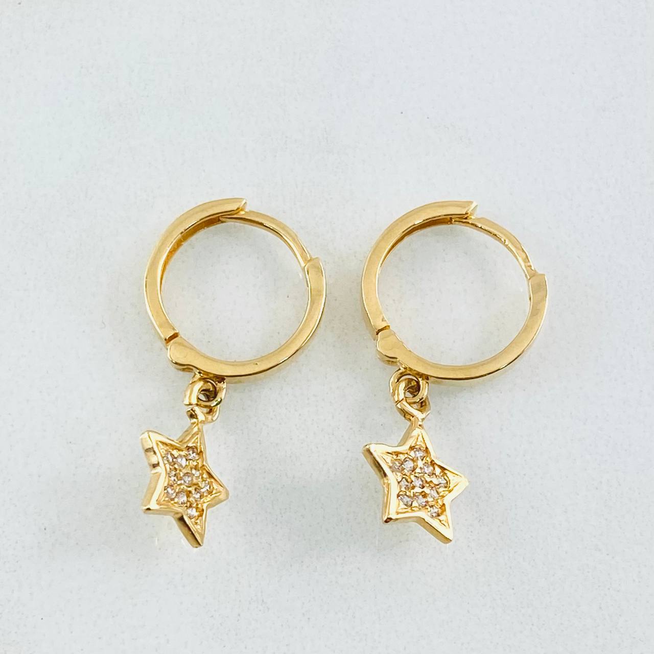 Star Hoop Earrings 2.55gr / 0.9in / 18K Gold