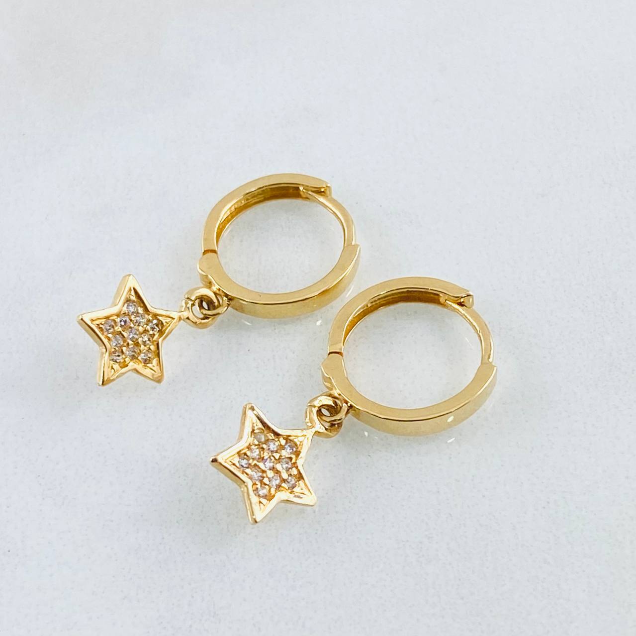 Star Hoop Earrings 2.55gr / 0.9in / 18K Gold