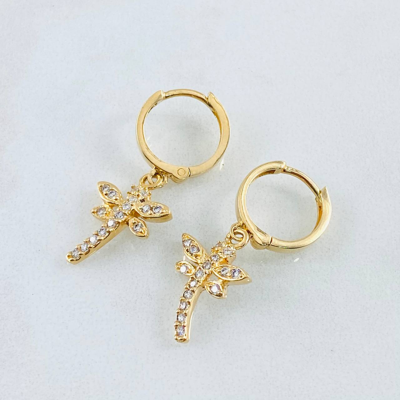 Dragonfly Hoop Earrings 3.6gr / 1.2in / 18K Gold
