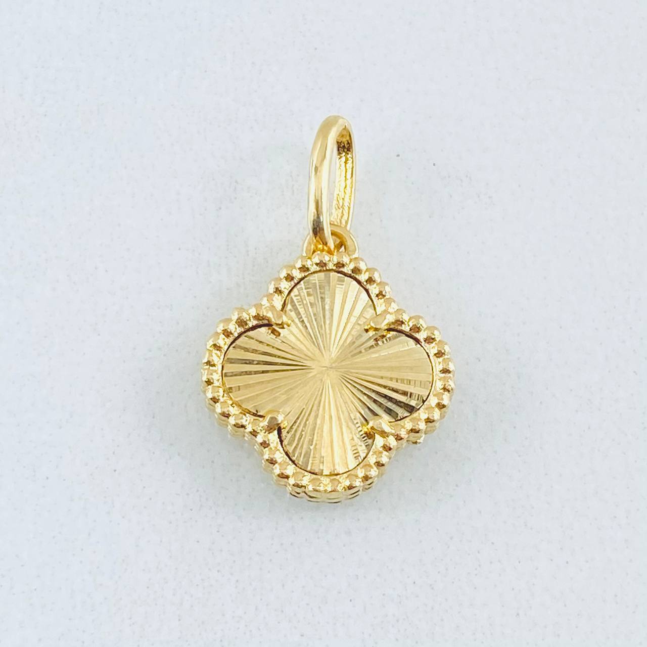 Clover Pendant 1.8gr / 3/4 in / 18K Yellow Gold Nac.Esp.