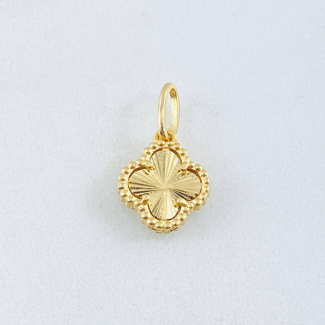 Clover Pendant Gold 1.45gr / 3/4 in / 18K Yellow Gold Nac.Esp.