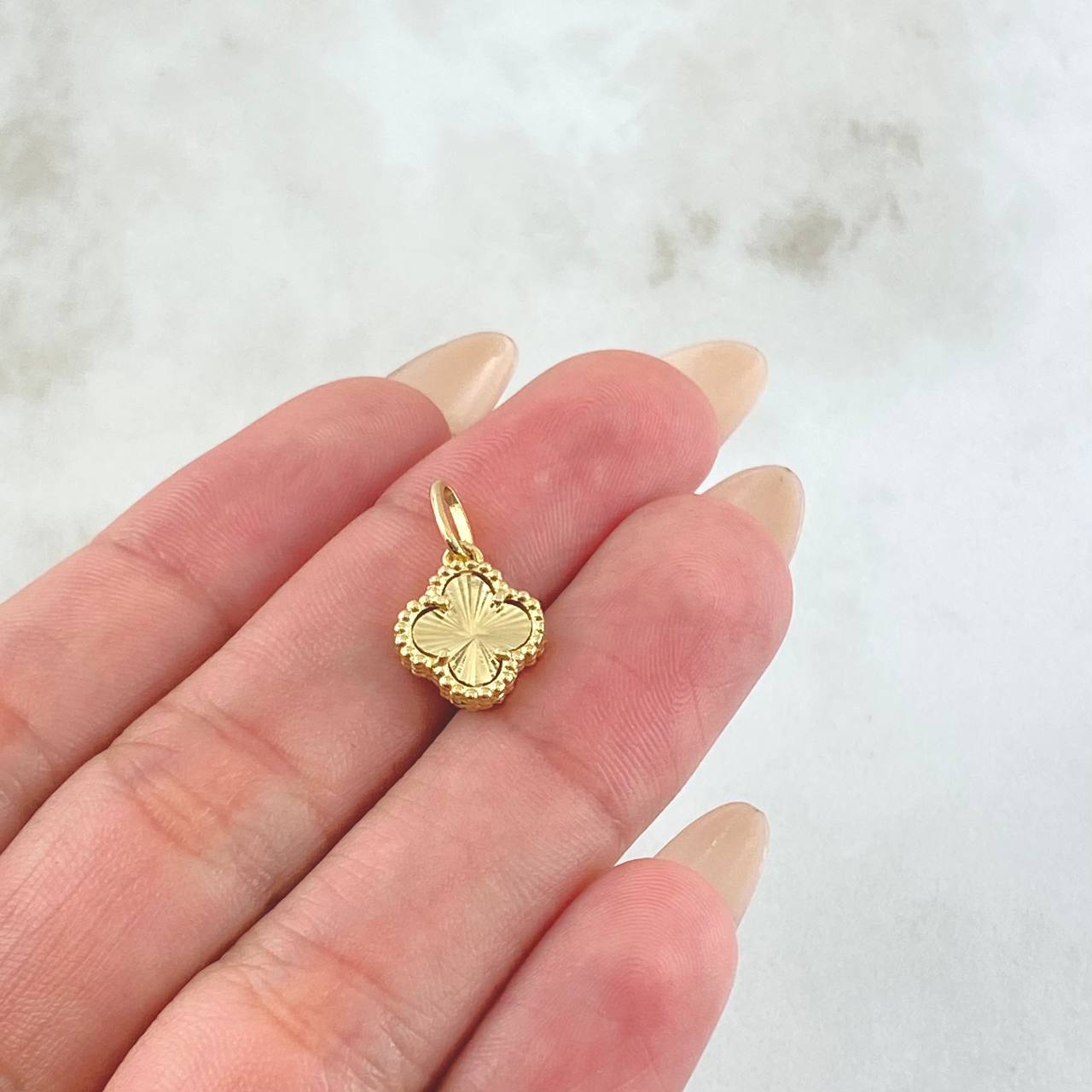 Clover Pendant 1.4gr / 3/4 in / 18K Yellow Gold Nac.Esp.