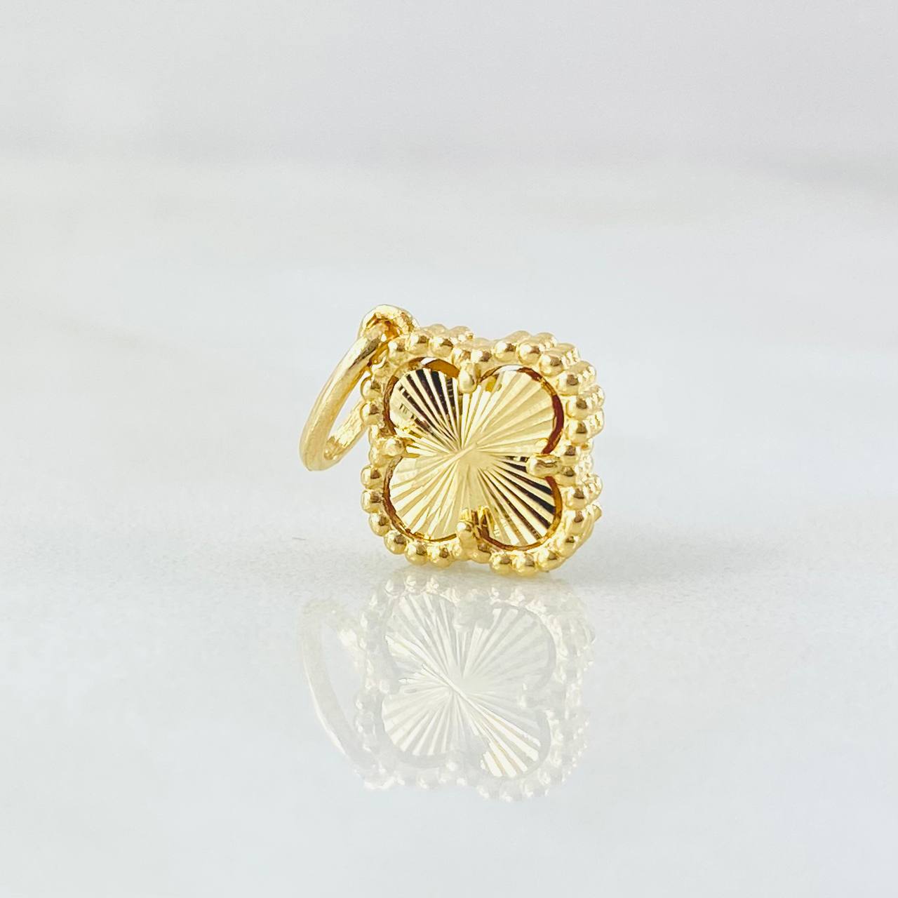 Clover Pendant 1.4gr / 3/4 in / 18K Yellow Gold Nac.Esp.