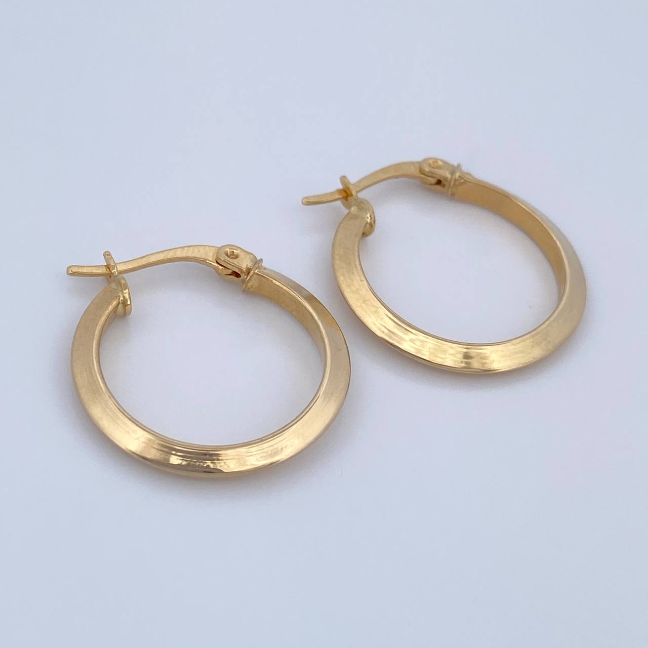 Clau Hoop Earrings 1.9gr / 3/4in / 18K Gold