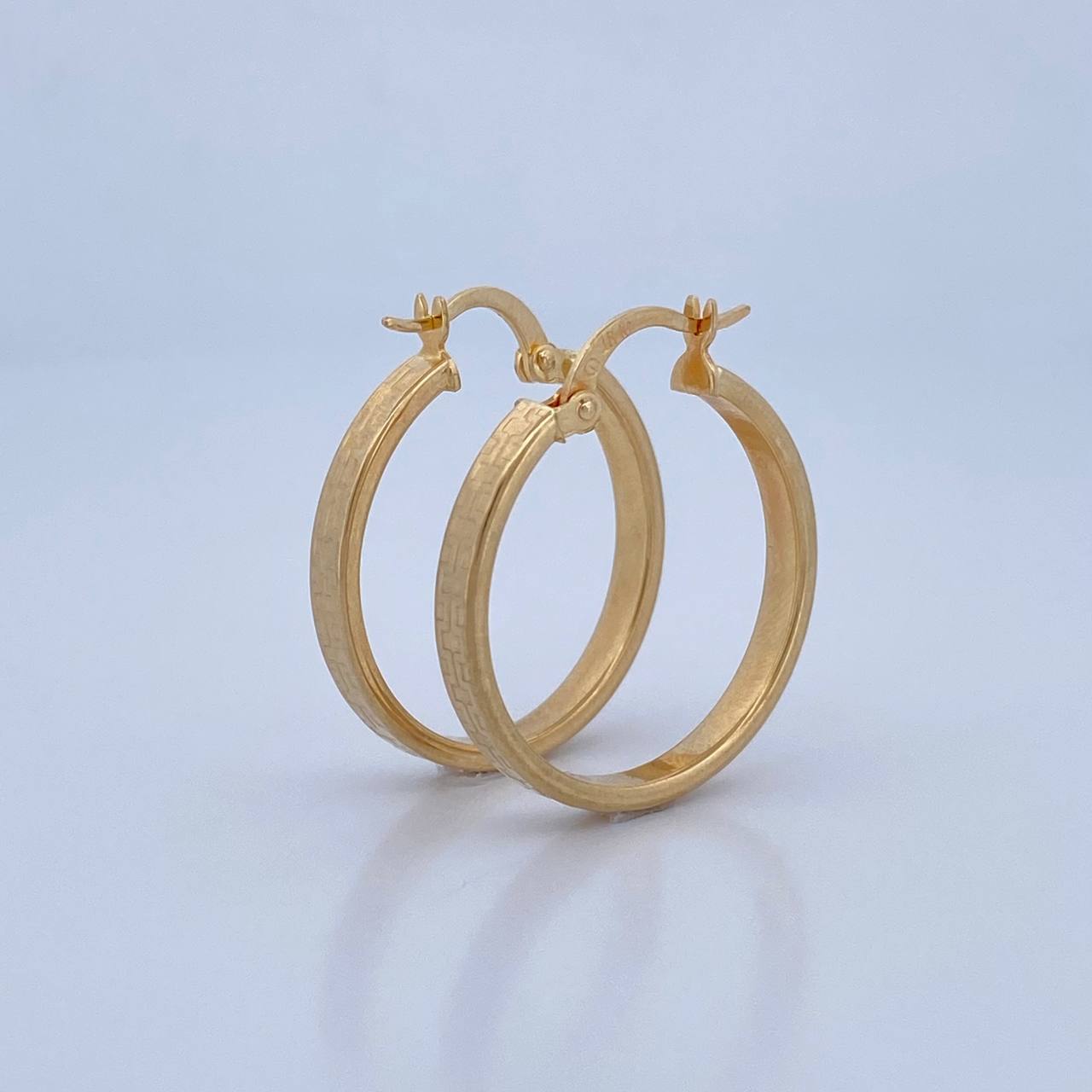 Hoop Earrings Maura 2.4gr / 2.6cm (1.0in) / 18K Gold &