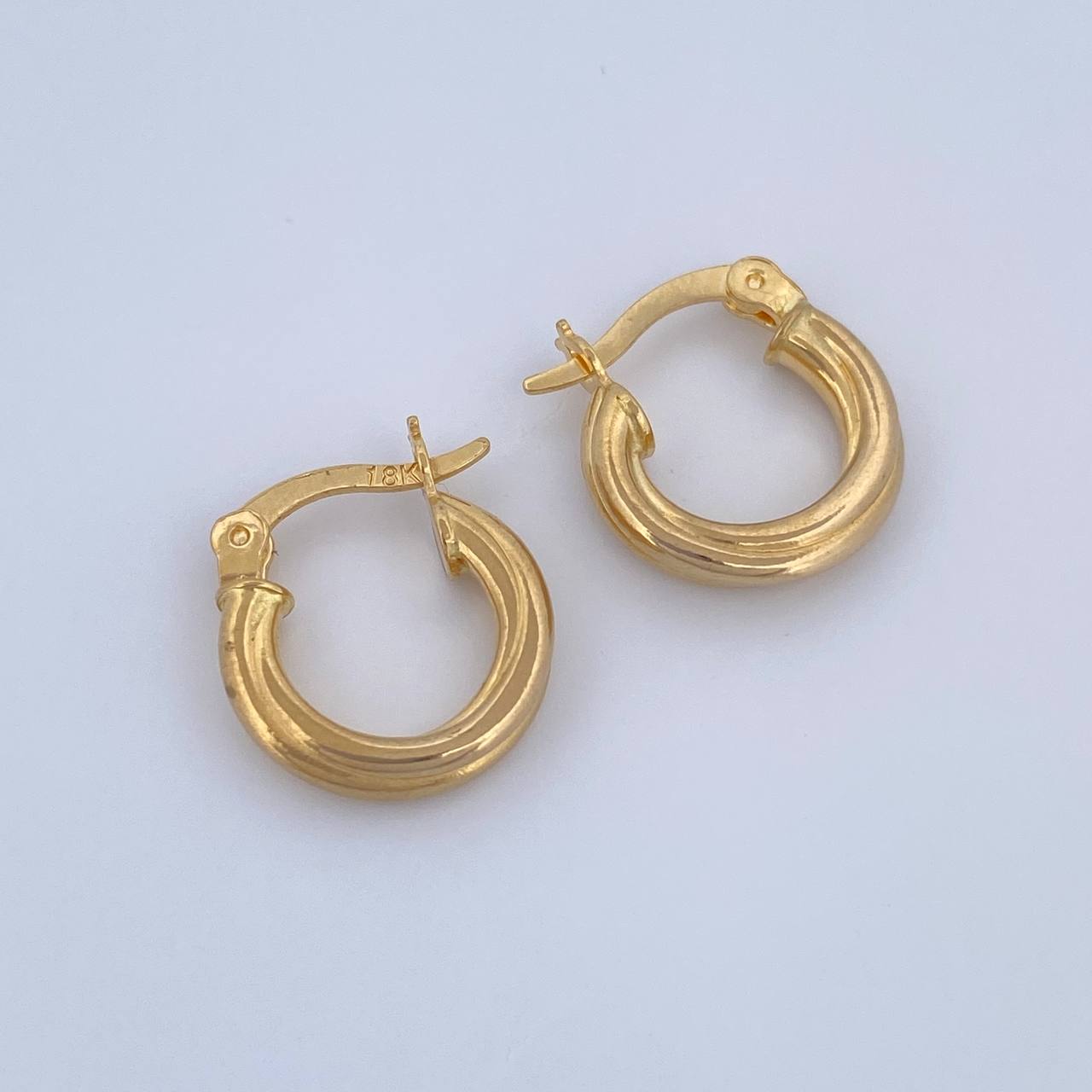 Hoop Earrings 1.5gr / 0.6in / 18K Gold &