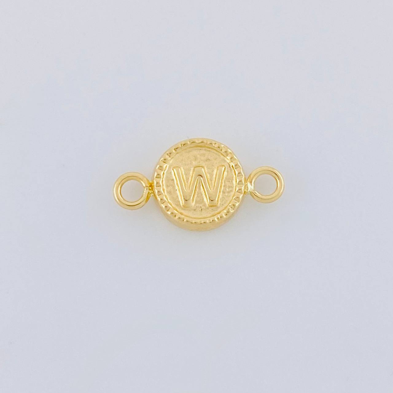 Herraje Letra W Marco Bordeado 0.45g / 1/2 in Oro Amarillo 18K