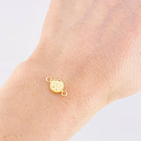 Herraje Letra W Marco Bordeado 0.45g / 1/2 in Oro Amarillo 18K