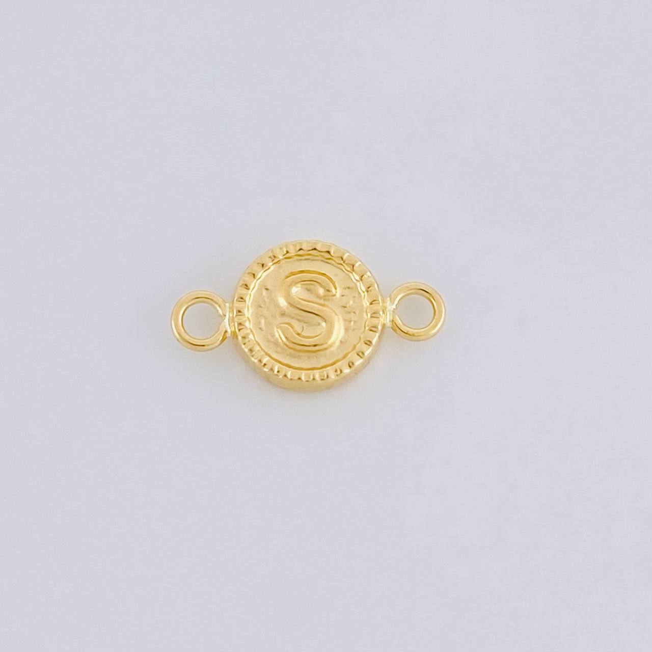 Herraje Letra S Marco Bordeado 0.4g / 1/2 in Oro Amarillo 18K