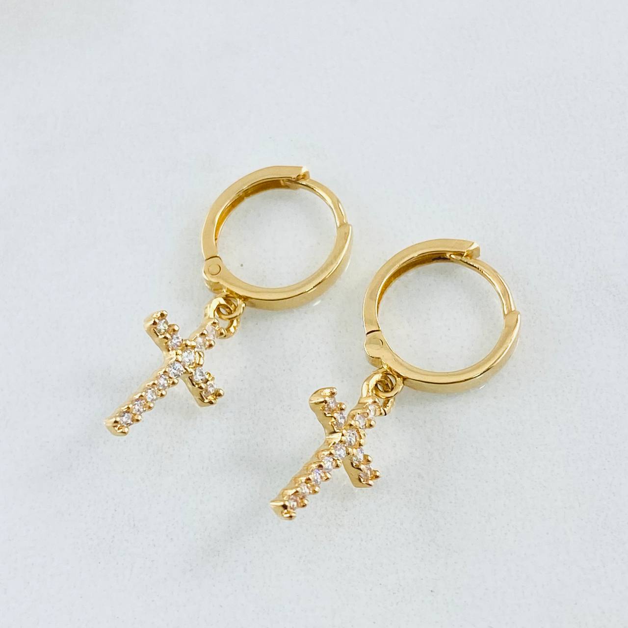 Hoop Earrings Cross 2.95gr / 1.2in / 18K Gold