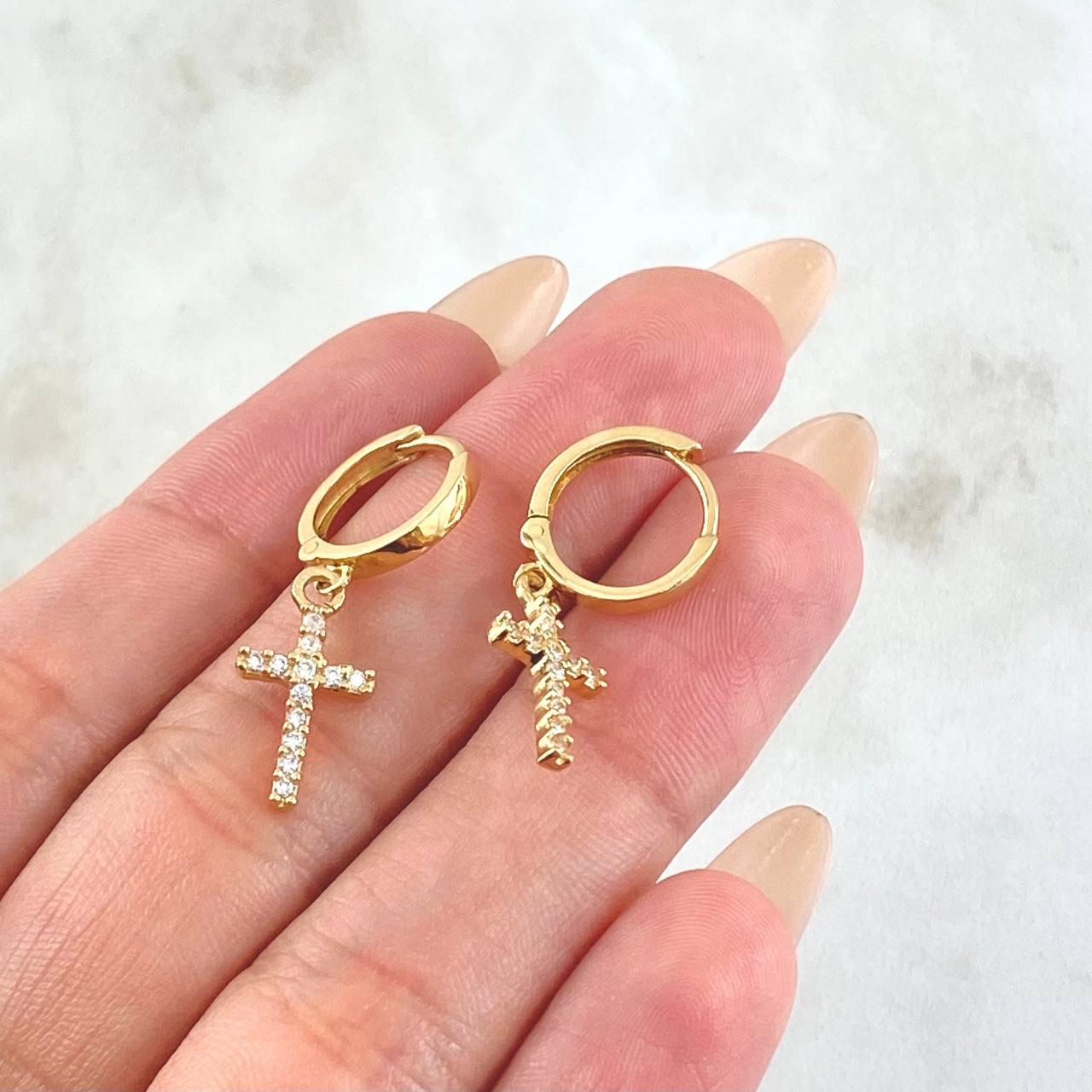 Hoop Earrings Cross 2.95gr / 1.2in / 18K Gold