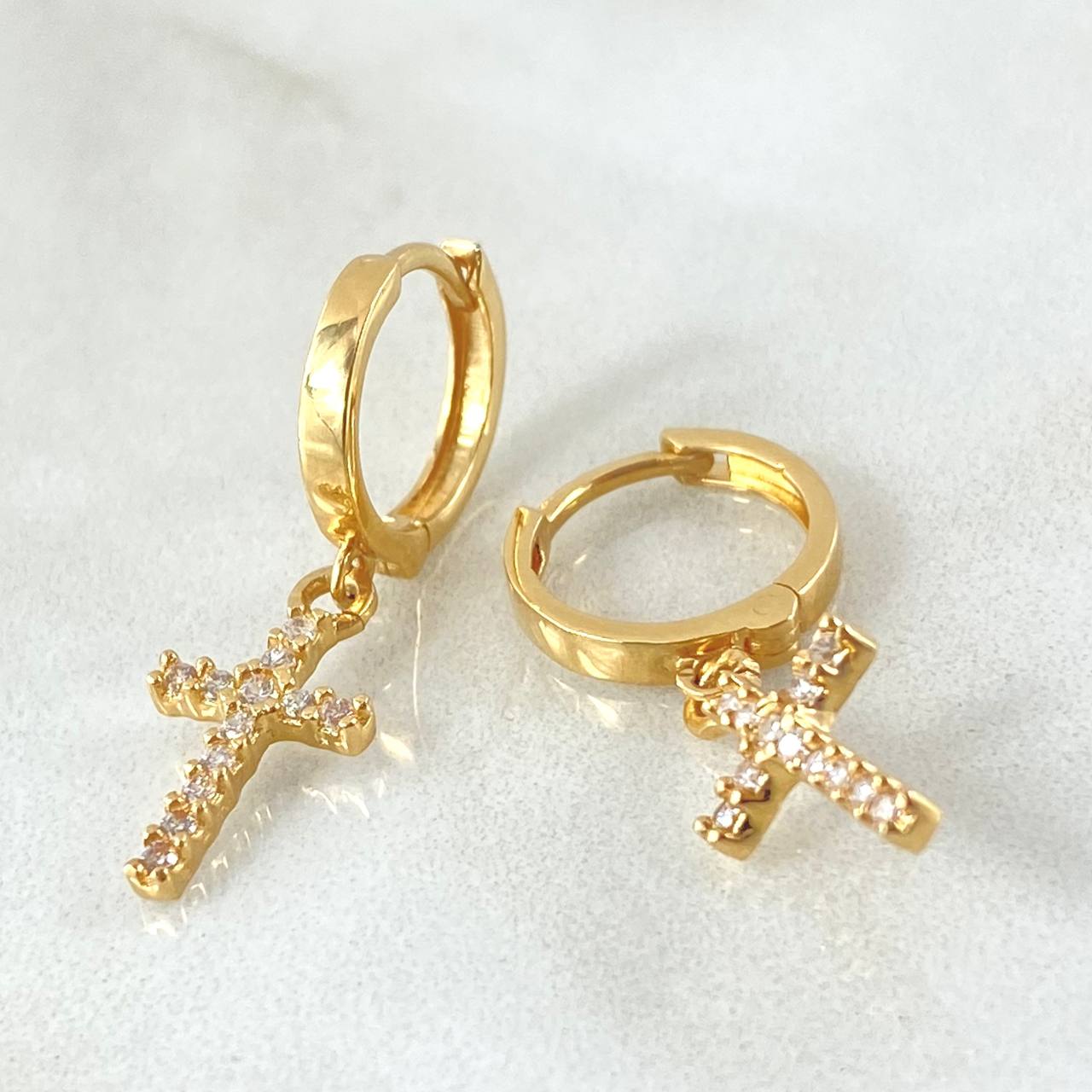 Hoop Earrings Cross 2.95gr / 1.2in / 18K Gold