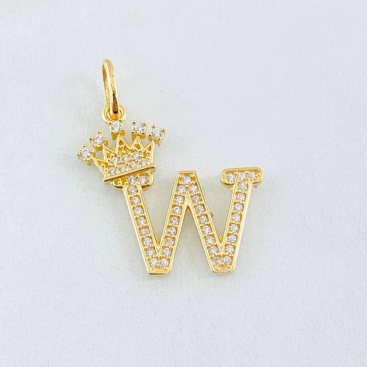 Dije Corona Letra W 2.4g / 1 in Oro Amarillo 18K